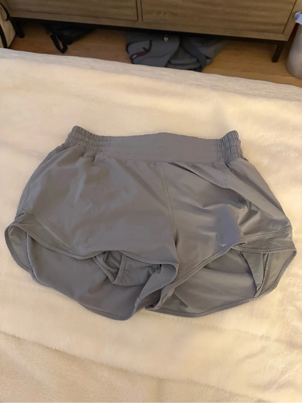 lululemon athletica Hotty Hot HR 2.5” Light Gray Women's Running Shorts